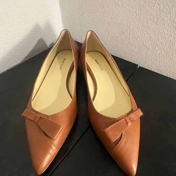Sarah Flint Tan Leather Flats with Bow - Picture 1 of 5